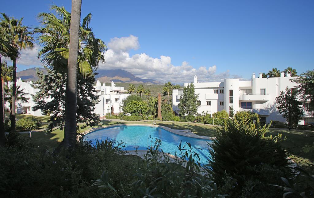 Sunny Golf Apartment Estepona Exterior photo