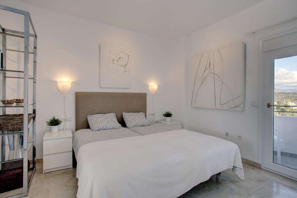 Sunny Golf Apartment Estepona Exterior photo