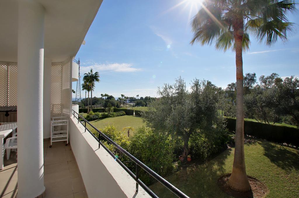 Sunny Golf Apartment Estepona Exterior photo